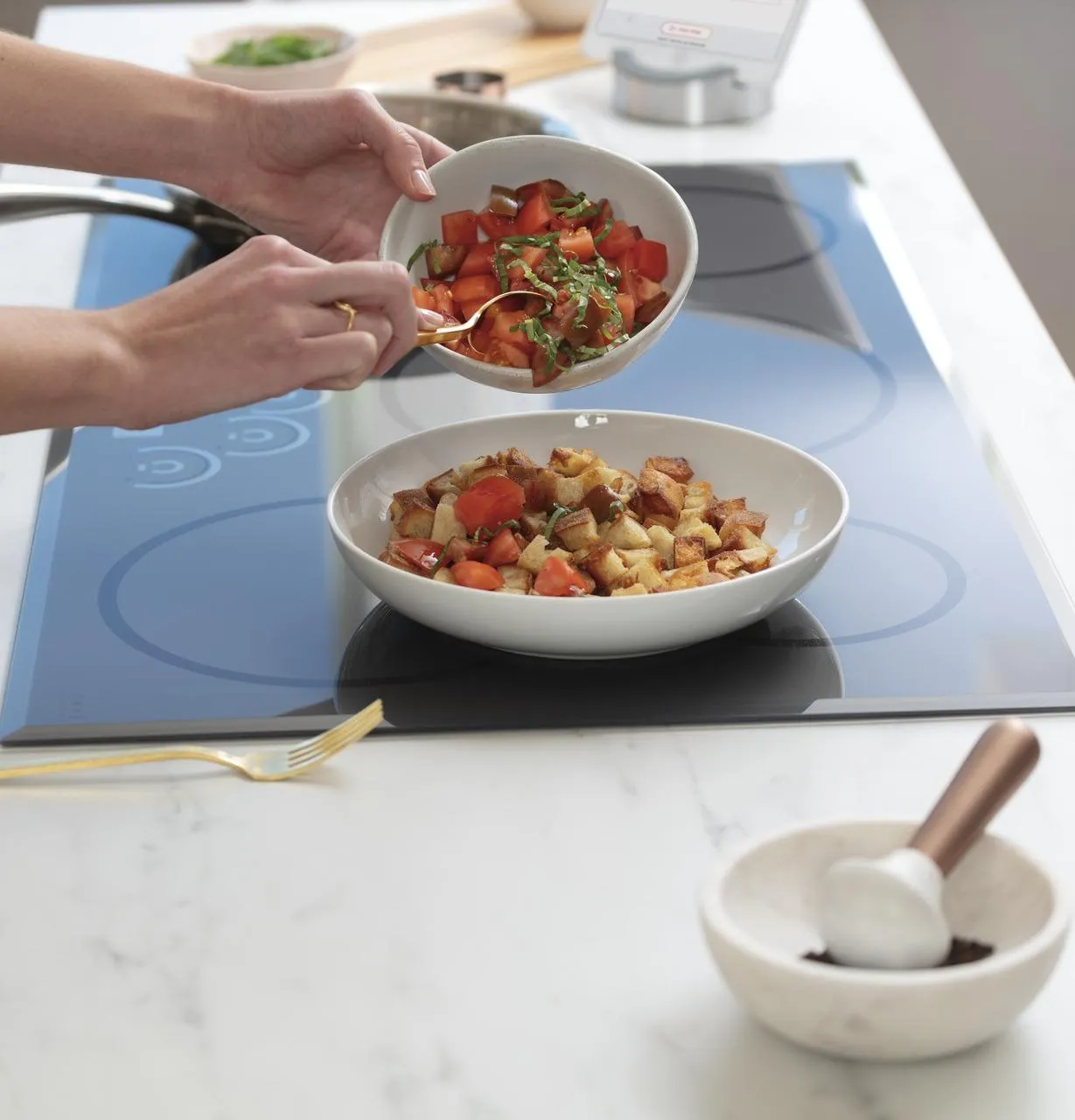 Caf(eback)™ 30" Smart Touch-Control Induction Cooktop