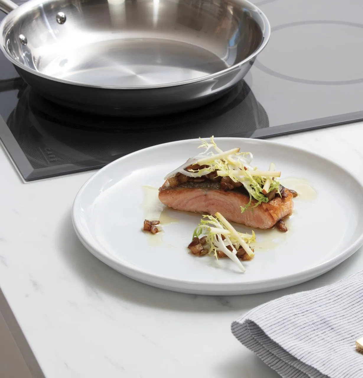 Caf(eback)™ 30" Smart Touch-Control Induction Cooktop