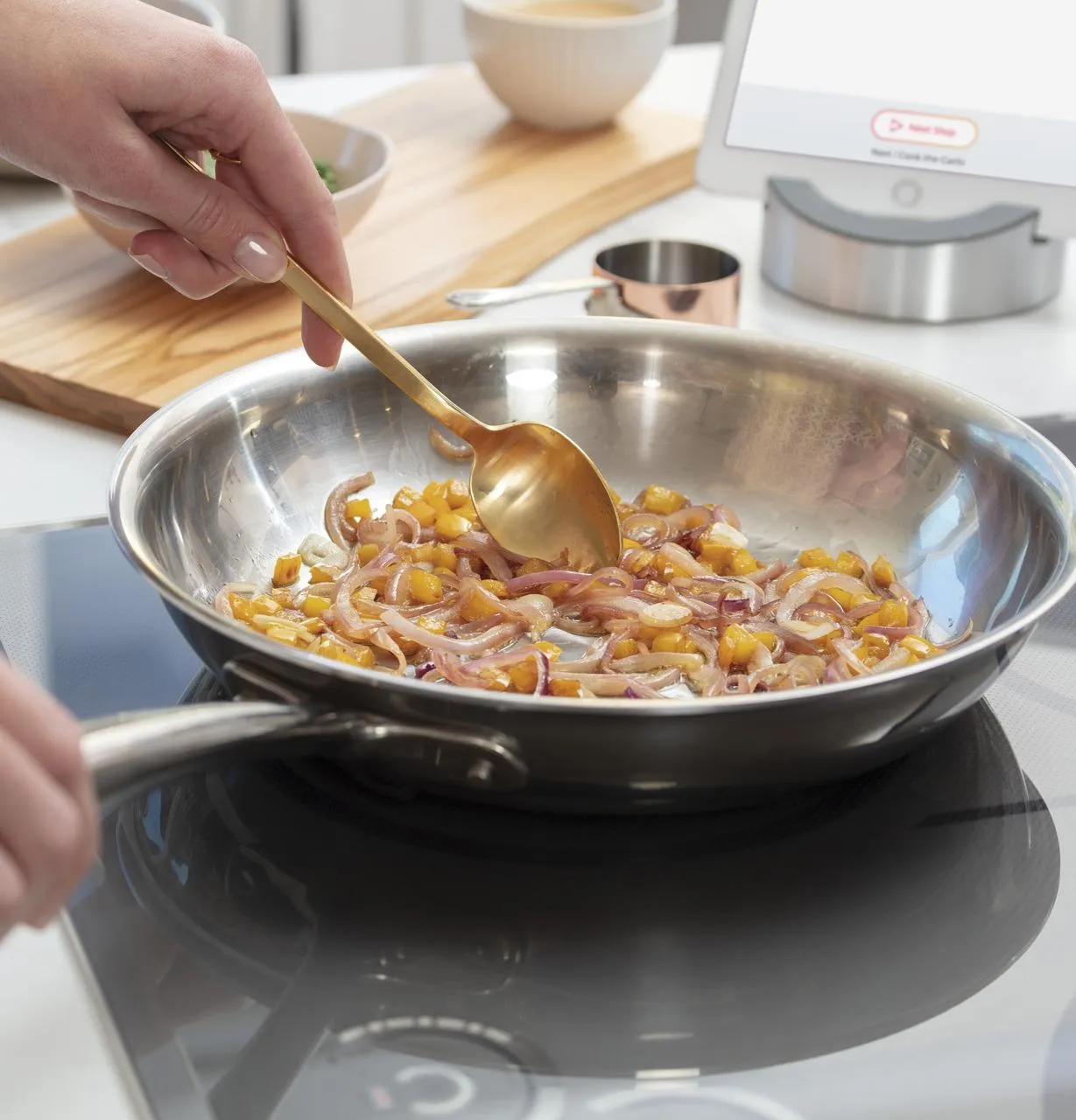 Caf(eback)™ 30" Smart Touch-Control Induction Cooktop