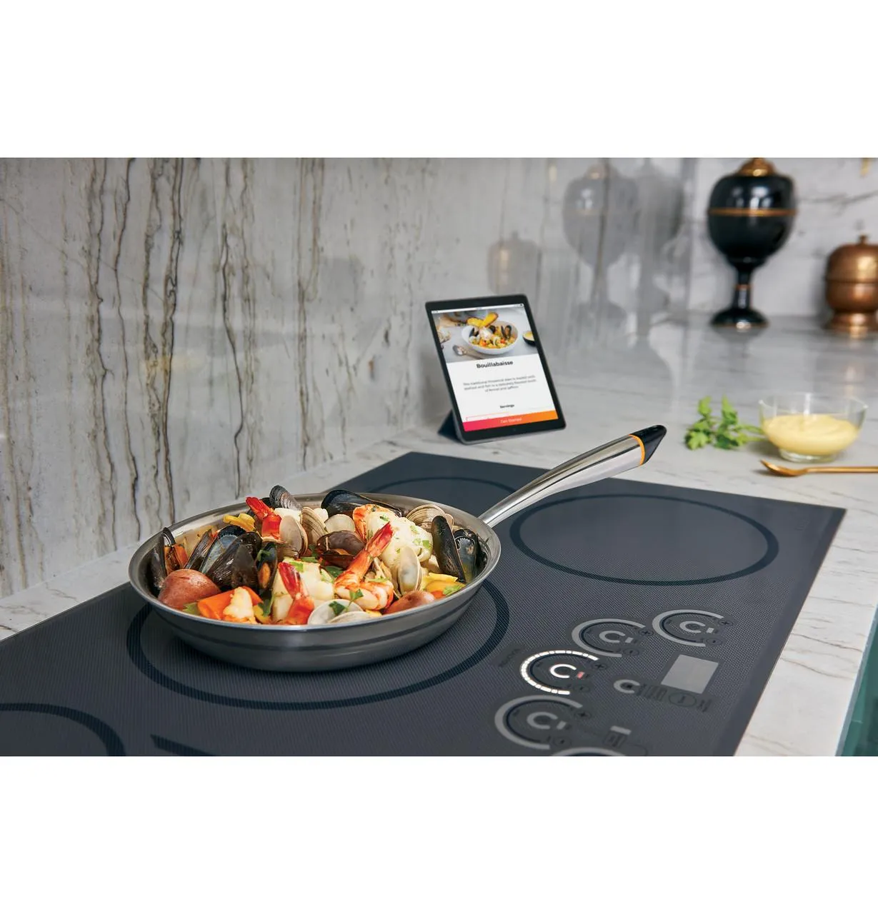 Caf(eback)™ 36" Smart Touch-Control Induction Cooktop