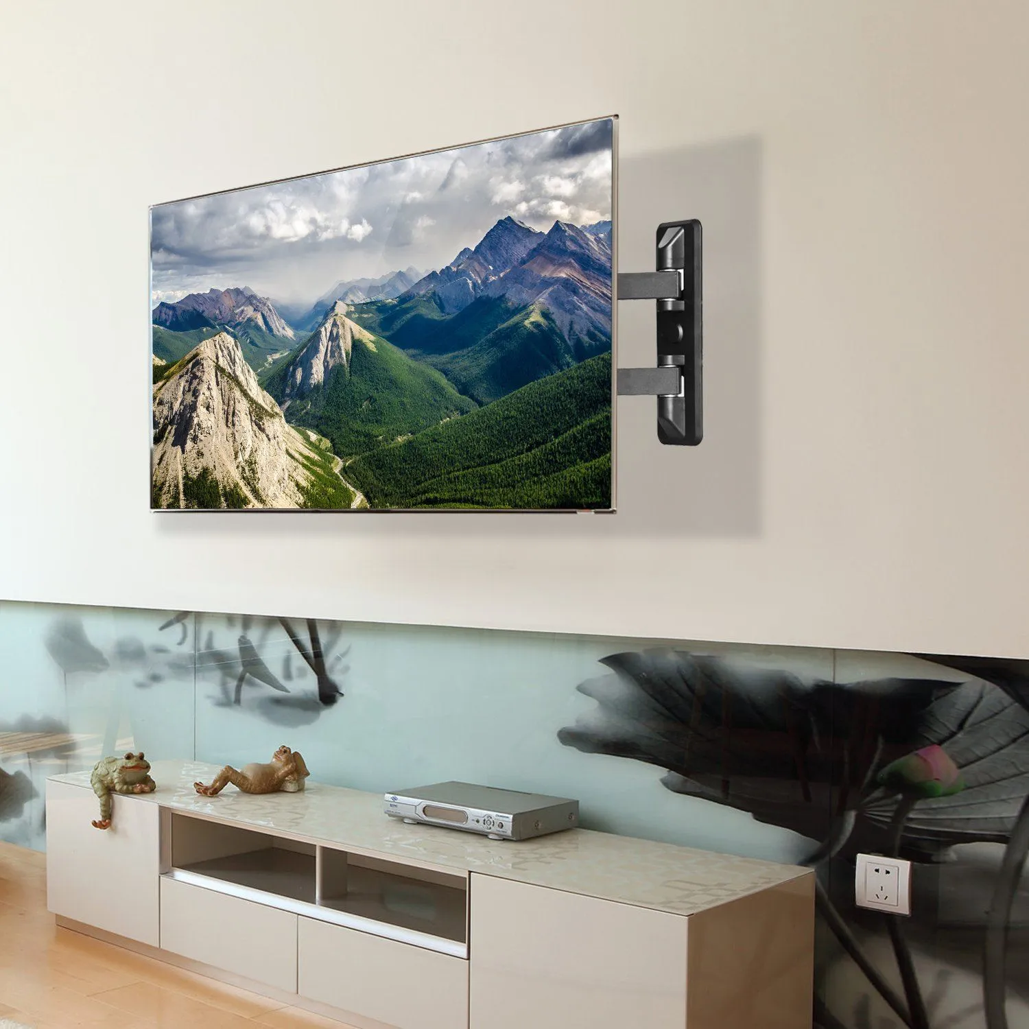 Full-Motion Articulating Wall Mount for 23"-55" TVs