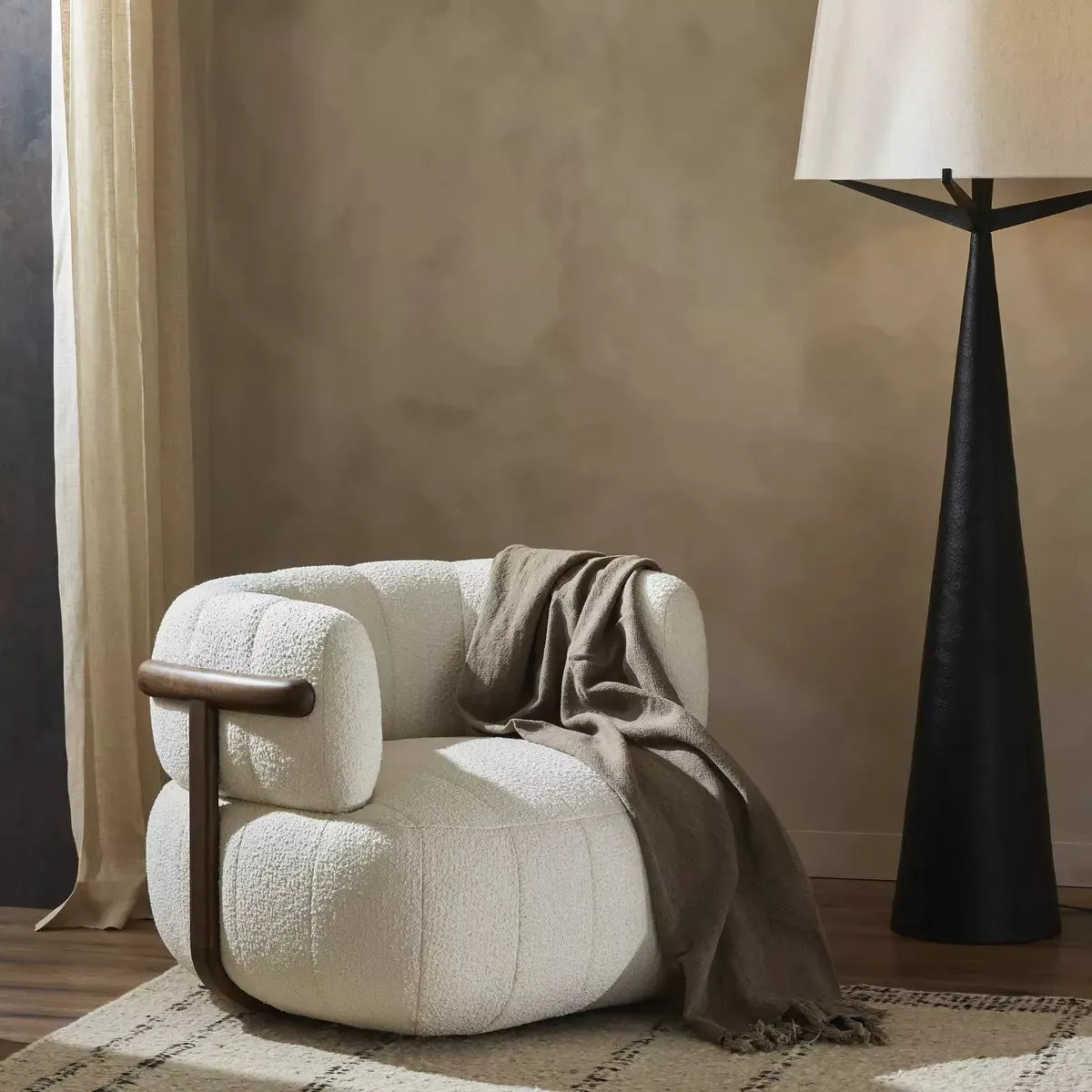 Giovanni Swivel Chair