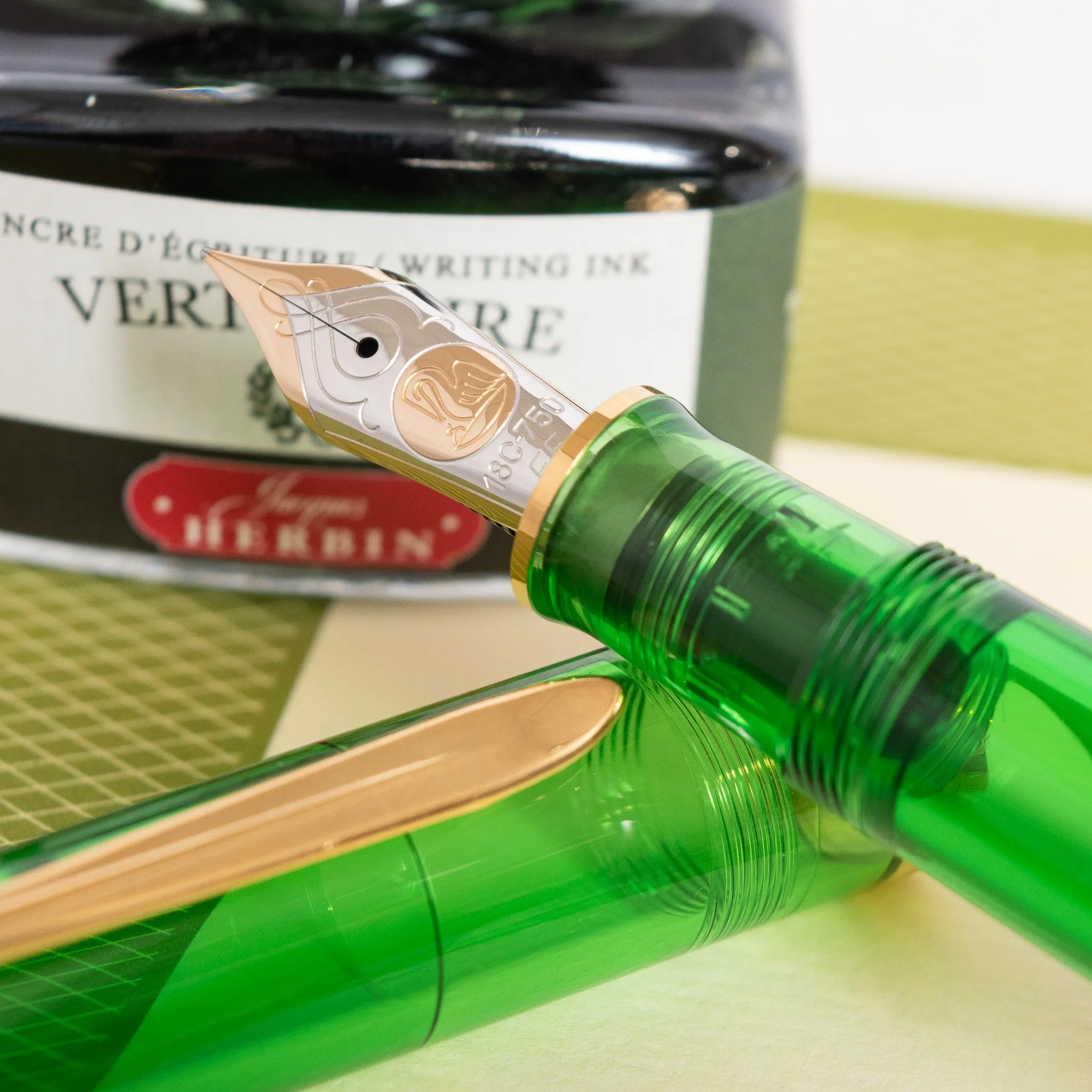 Pelikan Souveran M800 Green Demonstrator Fountain Pen